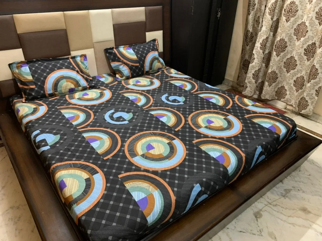 bedsheet printed, fitted, elastic corner, 90x100, glace cotton, 2 pillow covers, black circle design