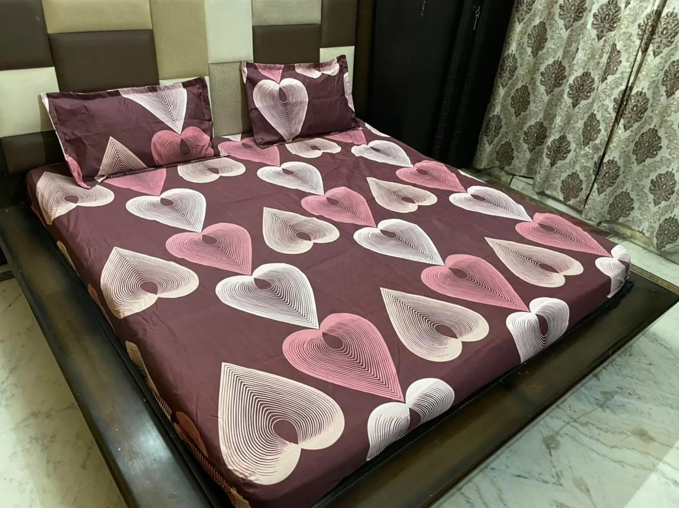 bedsheet printed, fitted, elastic corner, 90x100, glace cotton, 2 pillow covers, maroon heart design
