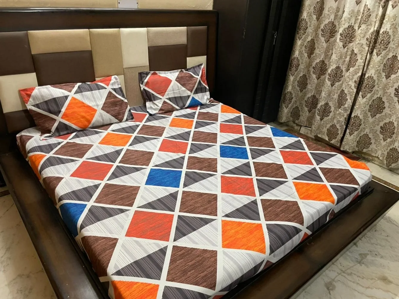 bedsheet printed, fitted, elastic corner, 90x100, glace cotton, 2 pillow covers, grey white triangle square design 1