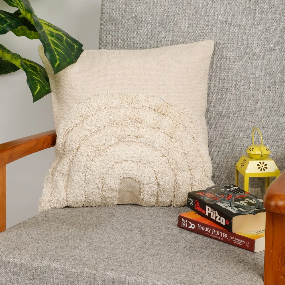 Tufted cushion cover round concentric curves