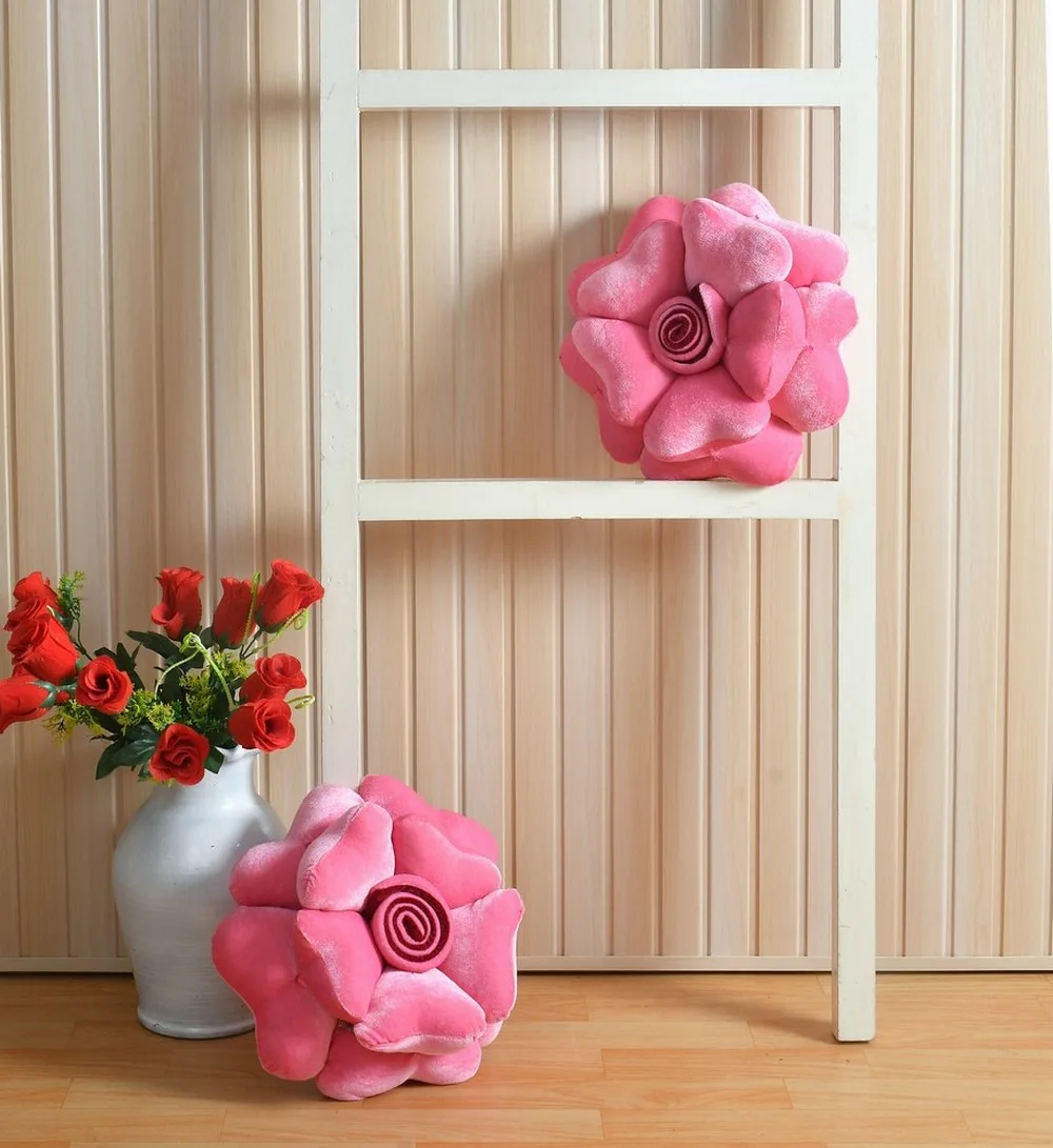 Rose petal shaped cushion, set of 1, pink