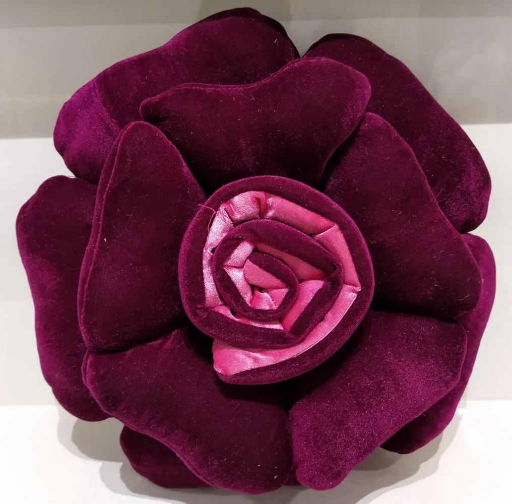Rose petal shaped cushion, set of 1, purple