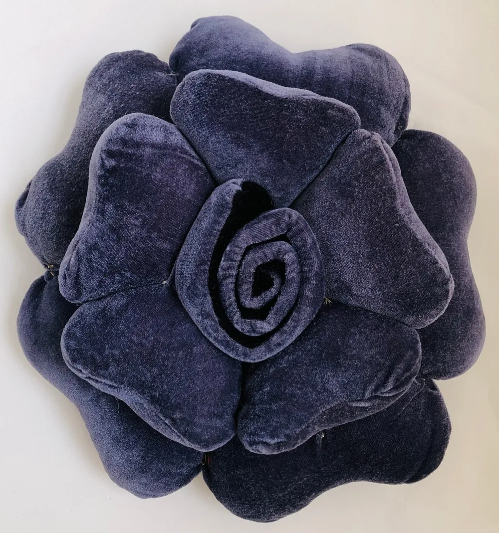 Rose petal shaped cushion, set of 1, grey