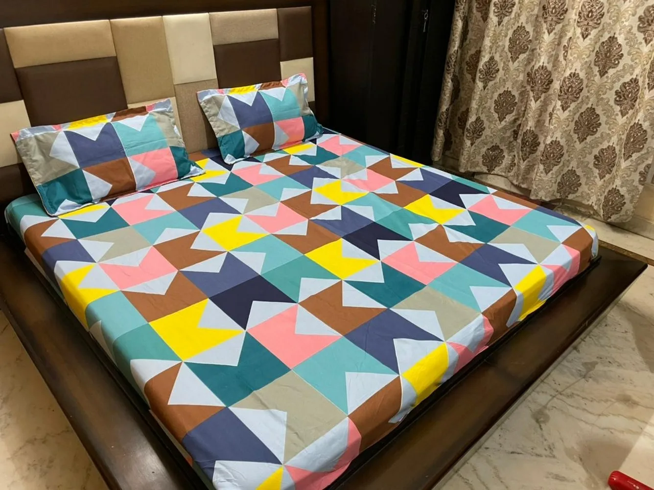 Bedsheet printed, Fitted, Elastic Corner, 90x100, Glace Cotton, 2 Pillow Covers, multicolor, wedge design