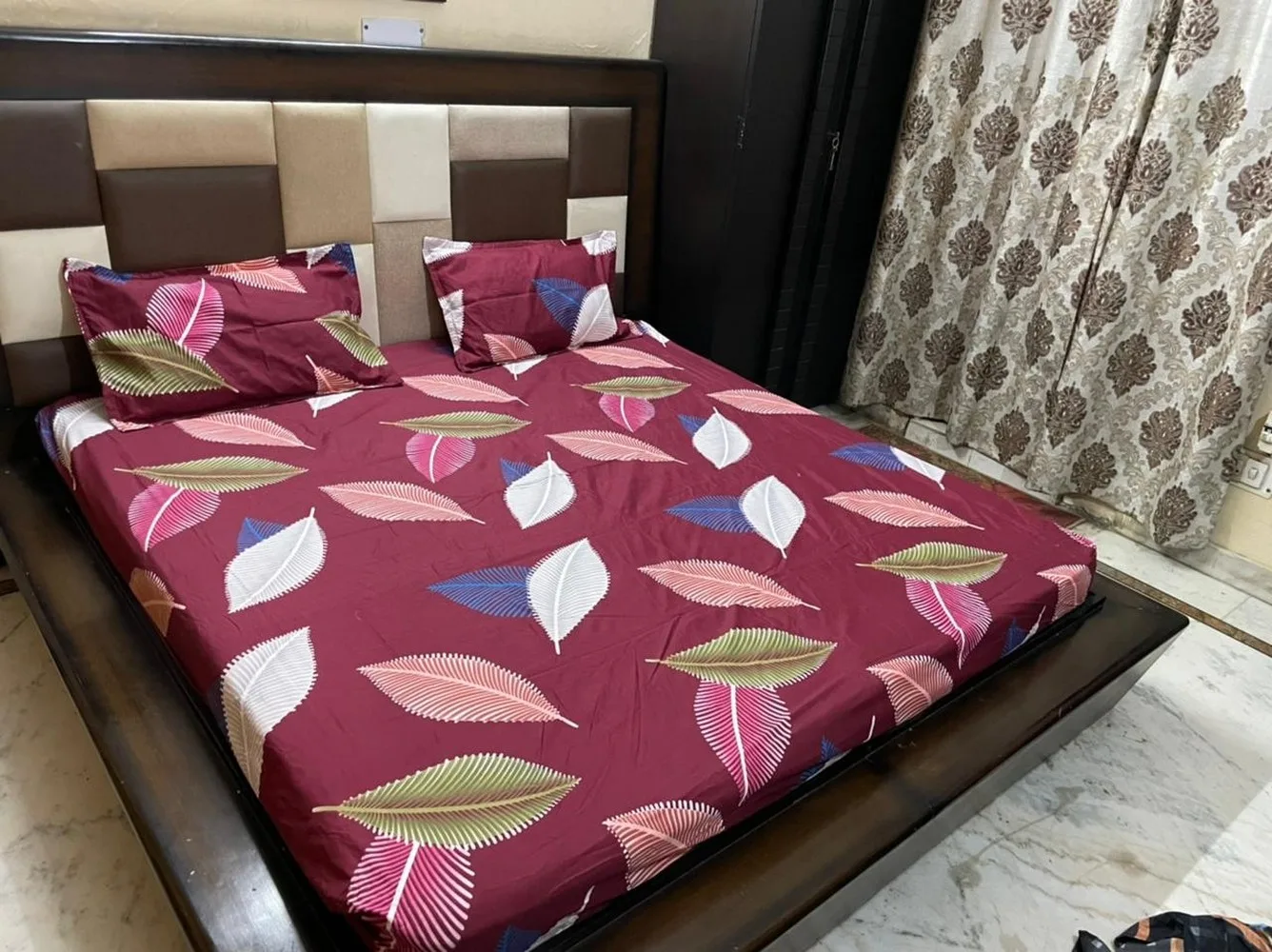 Bedsheet printed, Fitted, Elastic Corner, 90x100, Glace Cotton, 2 Pillow Covers, maroon leaf design