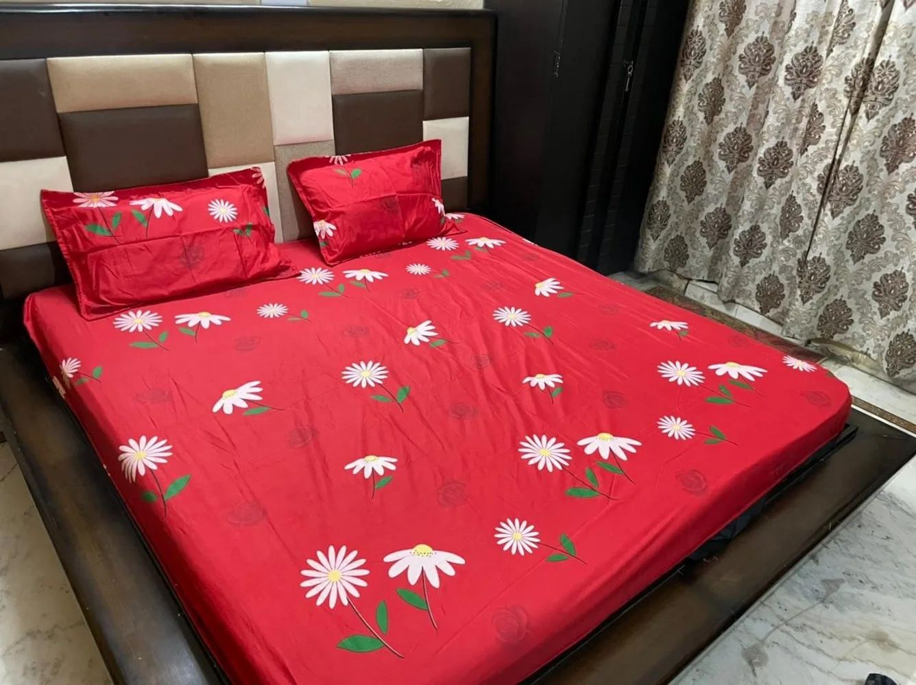 Bedsheet printed, Fitted, Elastic Corner, 90x100, Glace Cotton, 2 Pillow Covers, red flower design