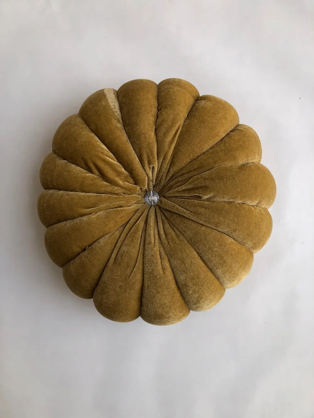 Button Floral round cushion, 14x14, lite brown